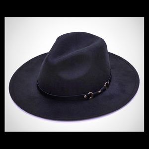 Panama hat with gold and black buckle
